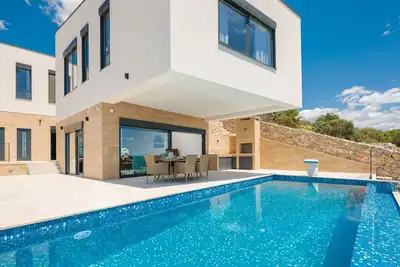 Luxury Villa Gold Pearl with Pool