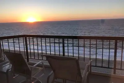 Image de 2018 Nouvellement RÉNOVÉ, Oceanfront Direct, Vues ÉTONNANTES, Nouveaux Meubles