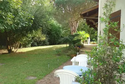 Image de Grand Studio Avec Jardin pour 2-3 personnes a 15 min en velo de la plage (3. 7km)