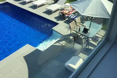 Image de Maison / piscine de Southampton récemment rénovée