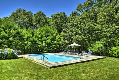 Image de Superbe maison avec superbe piscine et terrain. Gril à gaz. Marchez jusqu'à l'eau, les couchers de soleil!