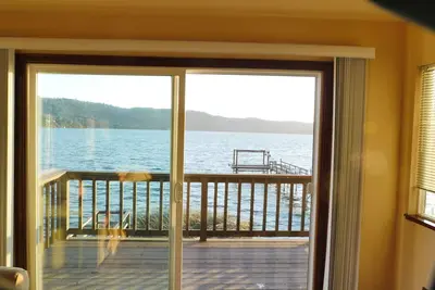 Image de Surplombant Clearlake De The Living Room