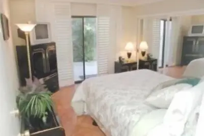 Image de Condo haut de gamme entièrement meublé pour les locations de vacances mensuelles