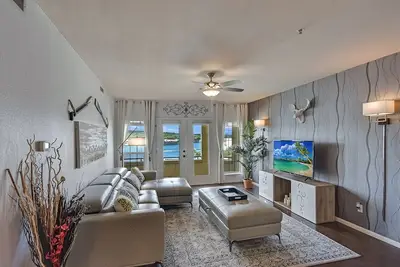 Image de Vue imprenable sur le lac - Condo en peluche sur l'île du lac Travis Villa! !
