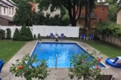 Image de Maison privée au centre de l'action!