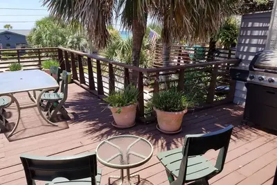 Image de Balcon spectaculaire devant la plage, à quelques pas de la plage! 3 br / 2 ba, dormir 10