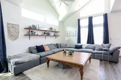 Image de Moderne, aéré, luxe et confortable - 3bd \/ 2ba Galindo