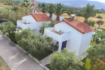 Image de Maison indépendante indépendante dans un complexe de 8 unités avec piscine
