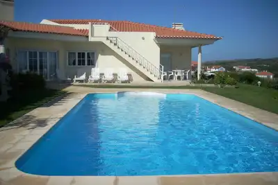 Image de Villa de luxe avec piscine privée et vue sur l'océan