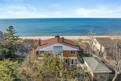 Image de True Beach House sur la plage! Golf, vélo, boutique Il était une fois la marée