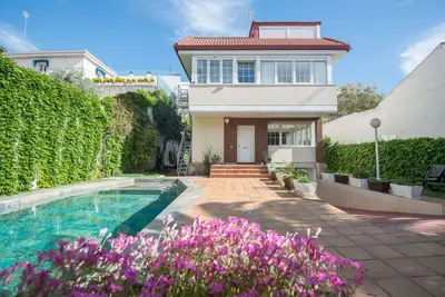 Image de Villa de luxe jusqu'à 18 personnes. Madrid Capital Piscine et jardin privés. WiFi