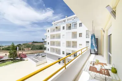 Image de Appartement entièrement rénové 2 en bord de mer de chambre