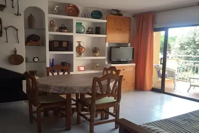 Image de Appartement Proche De La Mer Avec Jardin Communautaire Et Parking Plaza Et Wifi.