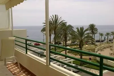 Image de appartement au 1er ligne de plage, piscine communautaire