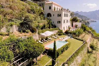 Image de Villa Amalfi - Neuf Chambres Villa, Couchages 18