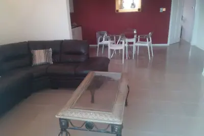 Image de Chic One bedroom appartement avec piscine - entièrement autonome V7