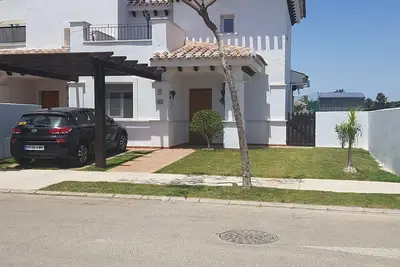 Image de Grande villa de golf en première ligne avec piscine privée et connexion Wi-Fi gratuite