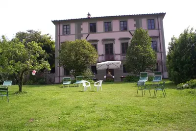 Image de Noble Villa avec parc et piscine en Toscane entre Lucques et la mer