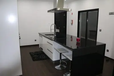 Image de Maison élégante et moderne 3 chambres doubles!