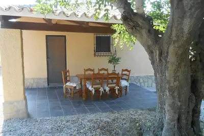 Image de Grande villa de vacances avec beau jardin et piscine (partagée) 3 villas