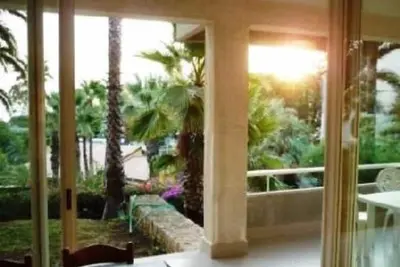 Image de Baia dei Turchi - Brucoli - style californien maison avec jardin sur la mer