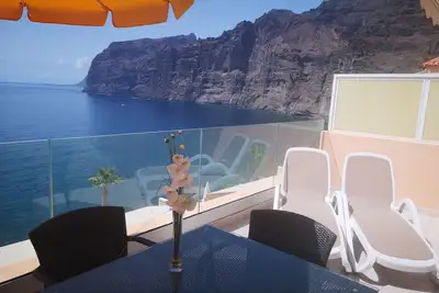 Image de Appartement ENSOLEILLÉ Spectaculaire Avec Wifi, Piscine, Cliff Panoramique Et Vue Mer.