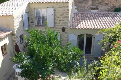 jolie maison en duplex cour intérieure jardin Cassano 20' plage Calvi/Ile-Rousse