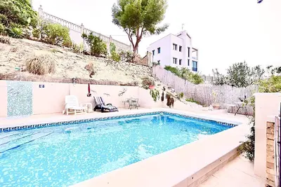 Image de Appartement avec piscine privée à une minute à pied de la plage