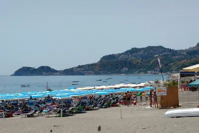 Image de joli studio près de la mer