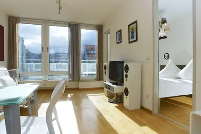 Image de Penthouse exclusif dans le centre de Berlin, terrasse avec vue sur le Checkpoint Charli