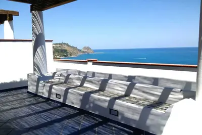 Image de Appartement de deux pièces avec vue sur la mer et les îles Éoliennes à seulement 3 'de la plage de San Gregorio