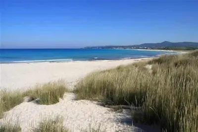 Image de Appartement indépendant avec 3 chambres et un jardin privé à proximité de la mer.