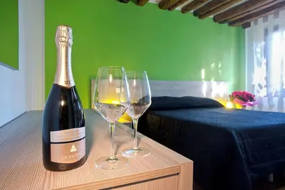 Image de Nouvel appartement avec wifi et poutres apparentes avec ascenseur derrière Misericordia