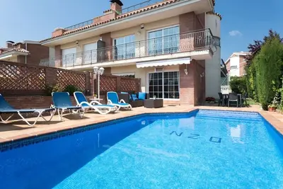 Image de Maison Familiale Avec Piscine Tres Proche De La Plage