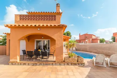 Image de Gemma : Maison avec piscine privée à 200 m de la plage