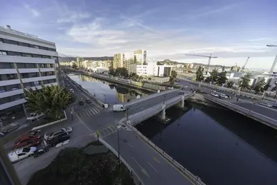 Image de Appartement au centre-ville calme en bord de mer avec parking gratuit