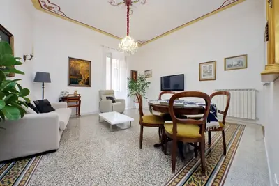 Image de TreasureRome Carmen Suite 2br