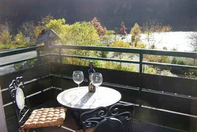 Image de magnifiquement appartement meublé à droite sur le lac Hillebachstausee
