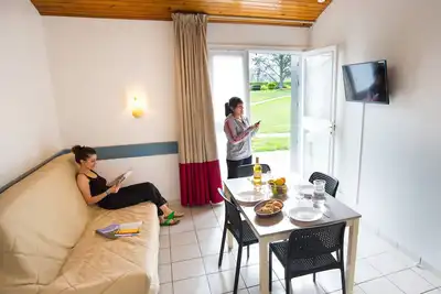 Espalion, logement 7 personnes 2 chambres, piscine chauffée, idéal en famille