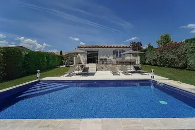 Image de Luberon Maison contemporaine avec piscine chauffée au sein d'un resort 4 étoiles