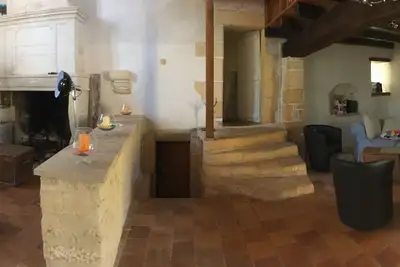 Image de Saint-Sornin Maison atypique avec grand terrain 900 m2 clos de mûr