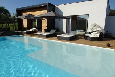 Image de Magnifique Villa, piscine chauffée, à deux pas des plages de la Dordogne.