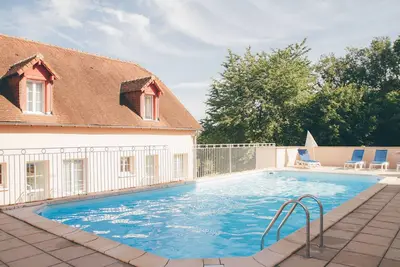 Image de Appartement T2 avec Piscine Chauffée de saison proche Futuroscope