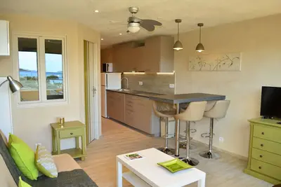 Image de Appartement climatisé au pied de la plage, magnifique vue mer, proche commerces