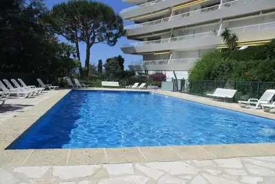 Image de Cannes. Studio avec parc et piscine 2 a 4 personnes plage Ă 500 m