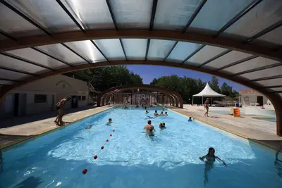 Image de Chalet avec Piscine de saison proche Montauban dans résidence vacances