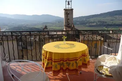 Image de Très bel appartement duplex, terrasse et vue panoramique dans village médiéval