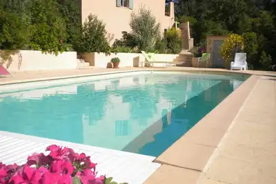 Image de Villa provençale dans le calme d'une grande pinède