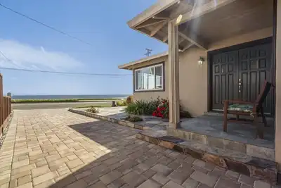 Image de West Side Santa Cruz Maison de famille Absolute Ocean Front Disponibilité pour l'été