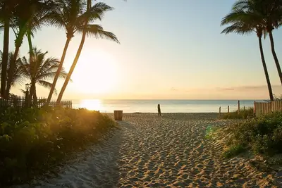 Image de Snug Apart distance de marche de la plage, F. Lauderdale, Wifi, Bbq, Gated